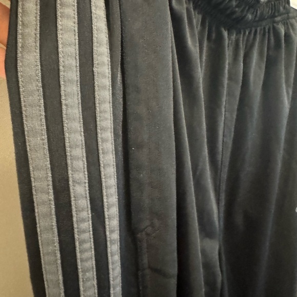 Adidas Men’s Large Black Sweatpants with Gray Stripes - Picture 5 of 8